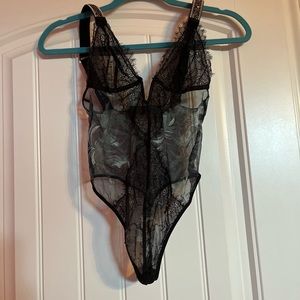 Embellished Shine StrapV-WIRE Teddy